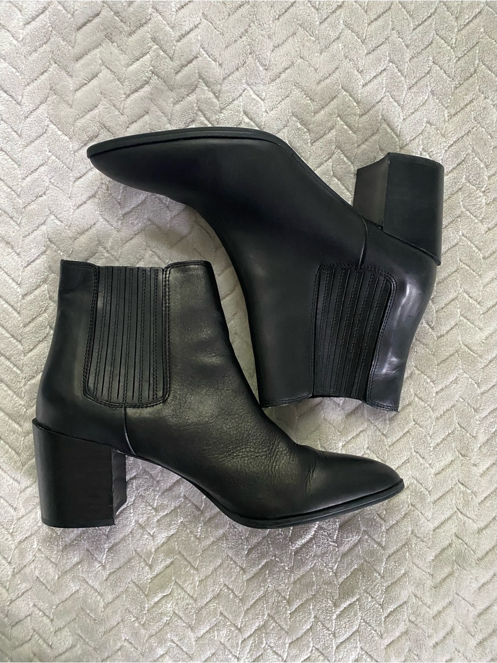 Steve Madden Black Leather Chelsea Ankle Boots with Block Heel